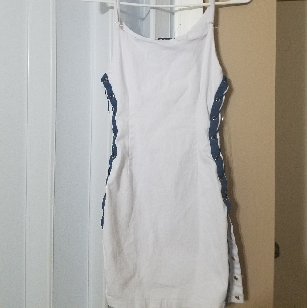 WHITE FASHION NOVA LACE UP DRESS SIZE SMALL